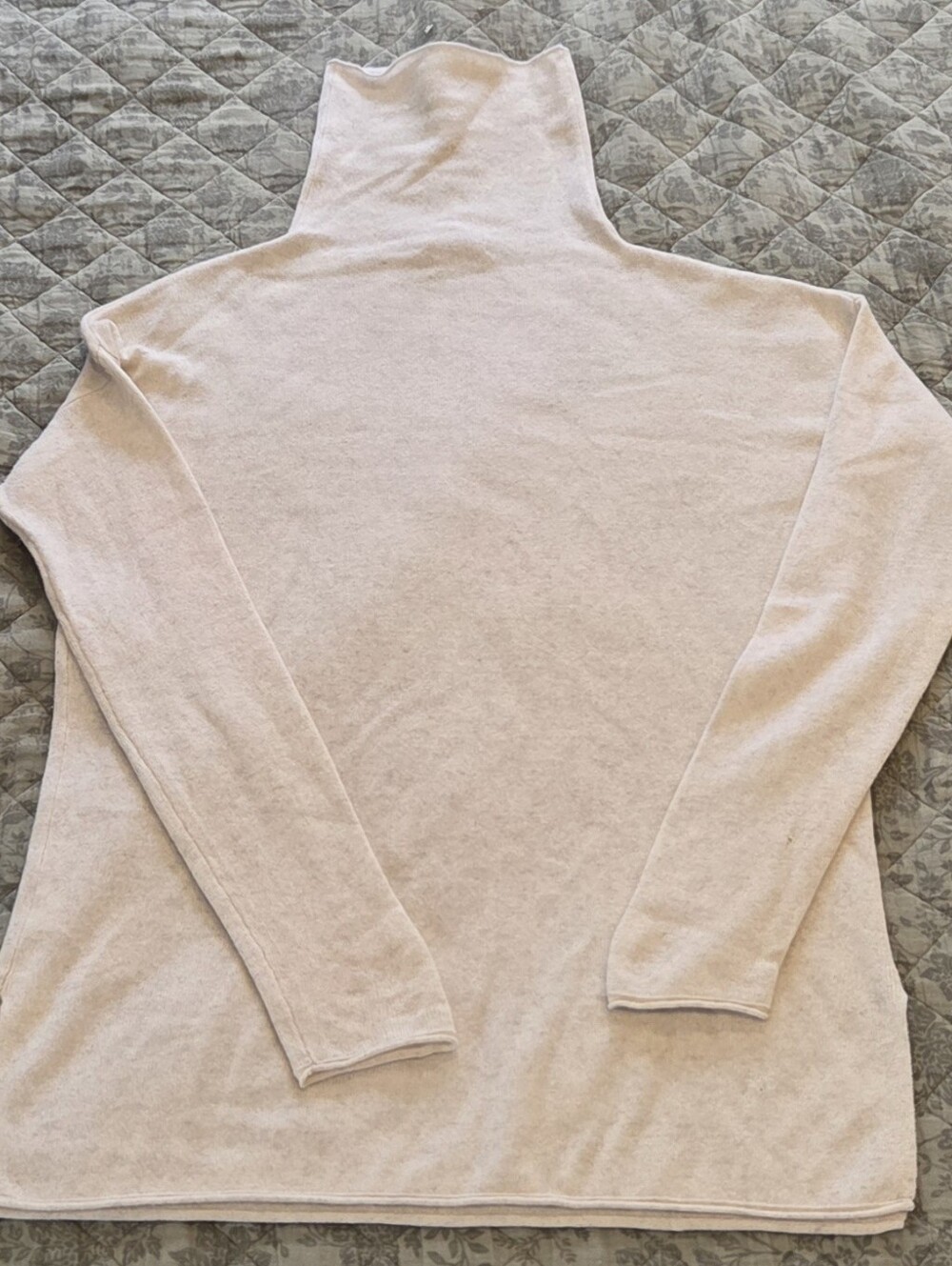 Vince Wool And Cashmere Women’s Lightweight Turtleneck Creamy Beige
